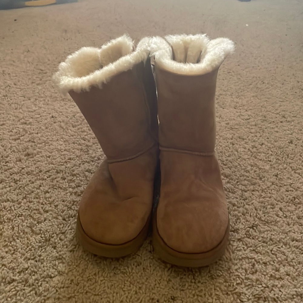 Brown Bailey Bow Uggs women’s size 9